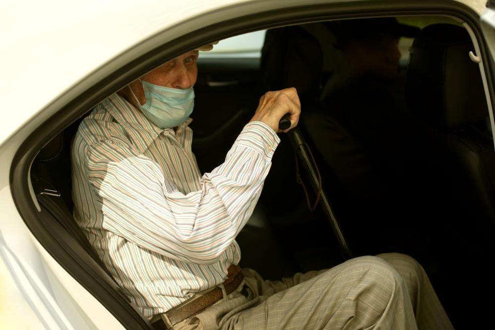 Transport de malade assis près de Petosse 